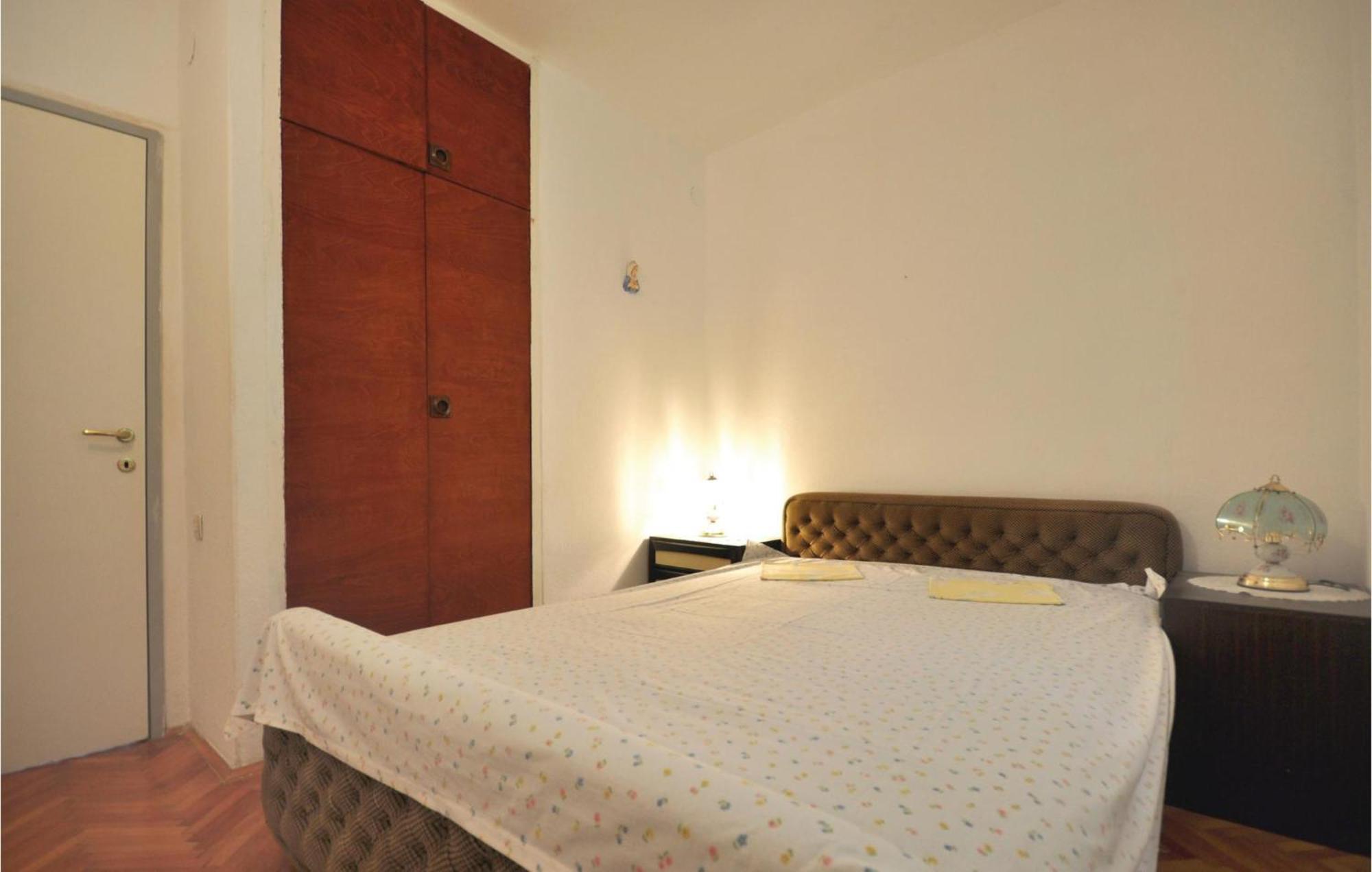 Awesome Home In Seget Vranjica With Wifi エクステリア 写真
