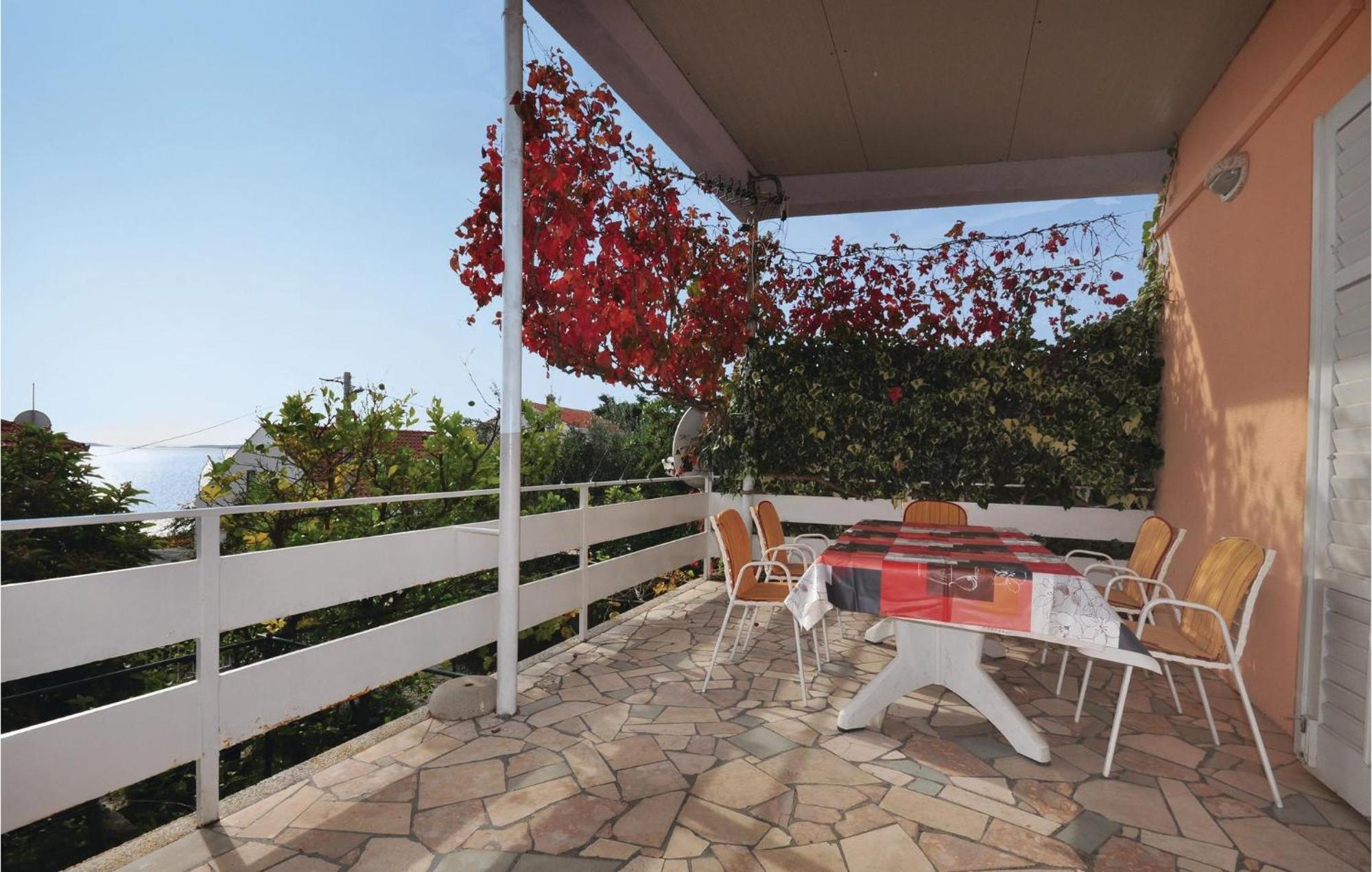 Awesome Home In Seget Vranjica With Wifi エクステリア 写真