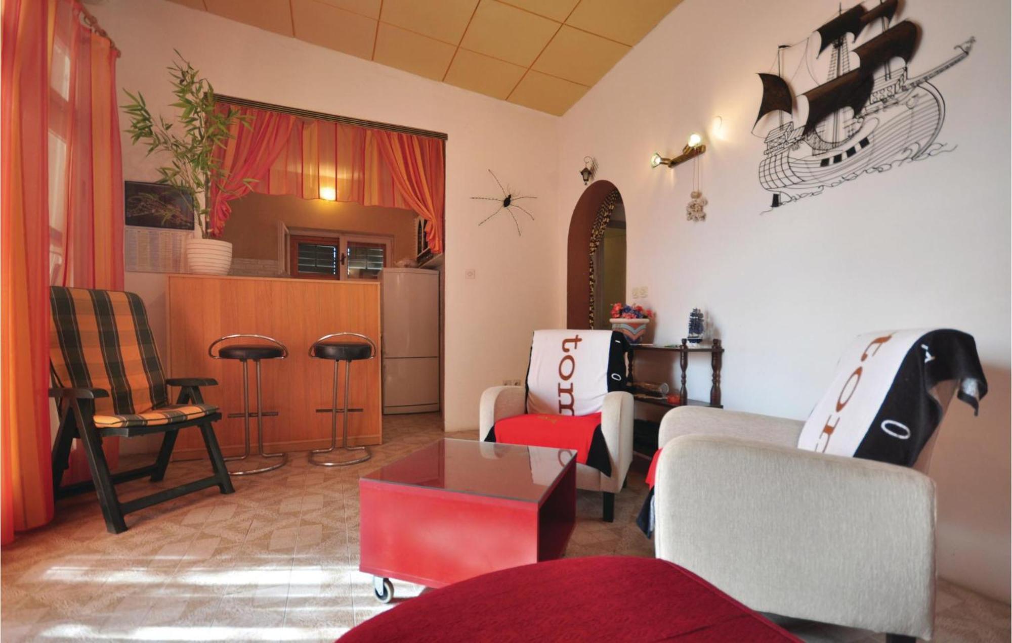 Awesome Home In Seget Vranjica With Wifi エクステリア 写真