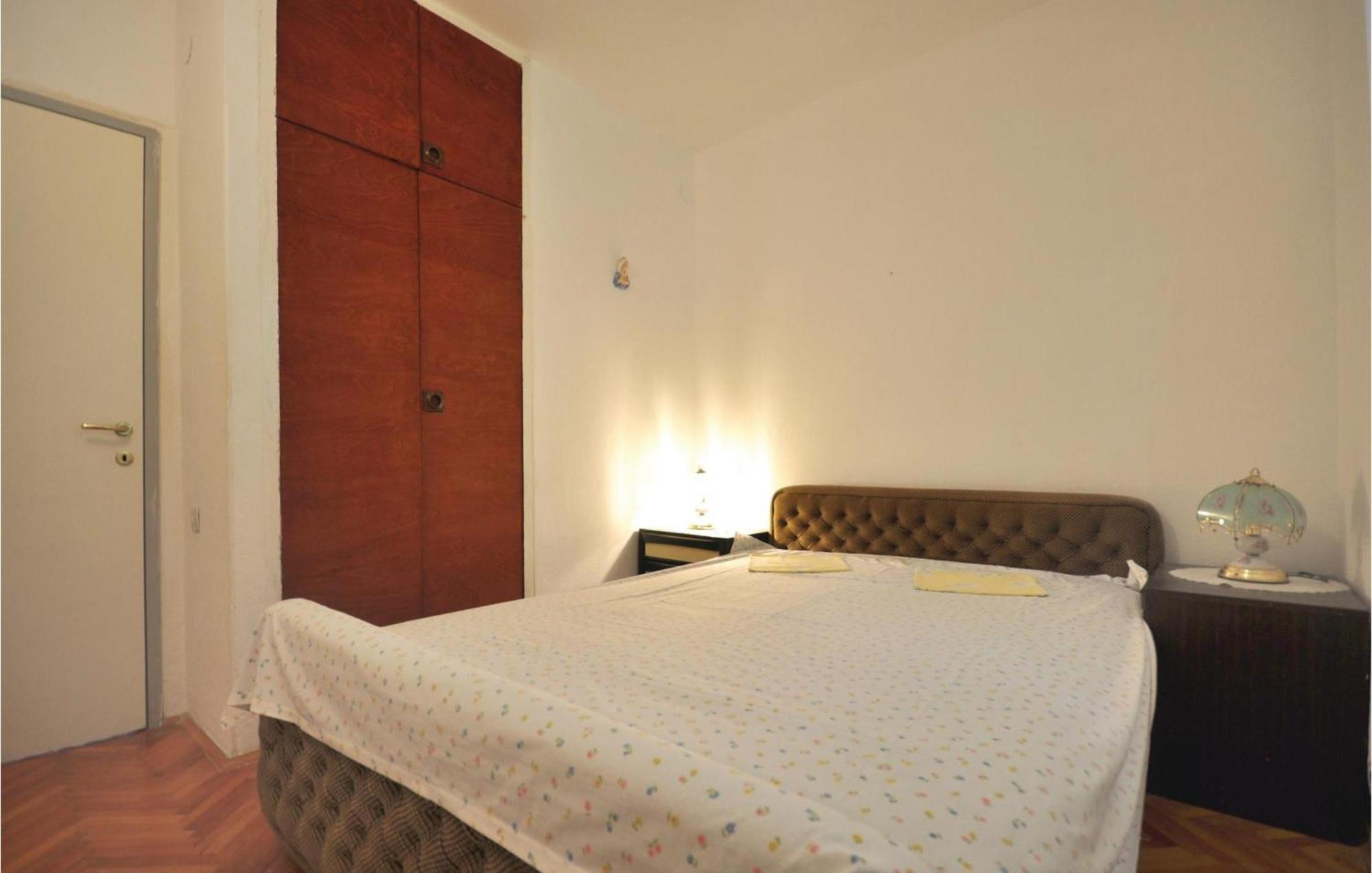 Awesome Home In Seget Vranjica With Wifi エクステリア 写真