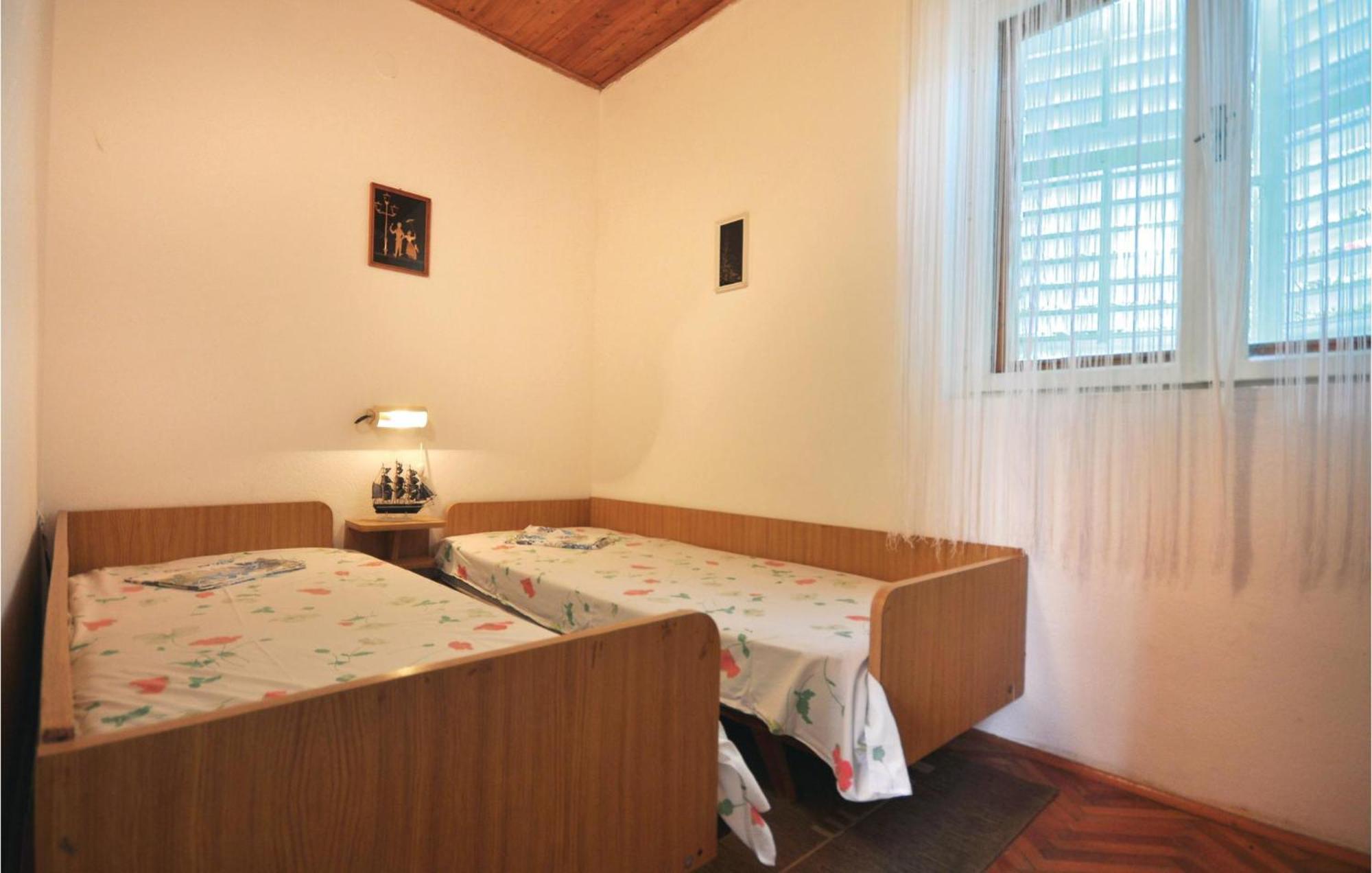 Awesome Home In Seget Vranjica With Wifi エクステリア 写真