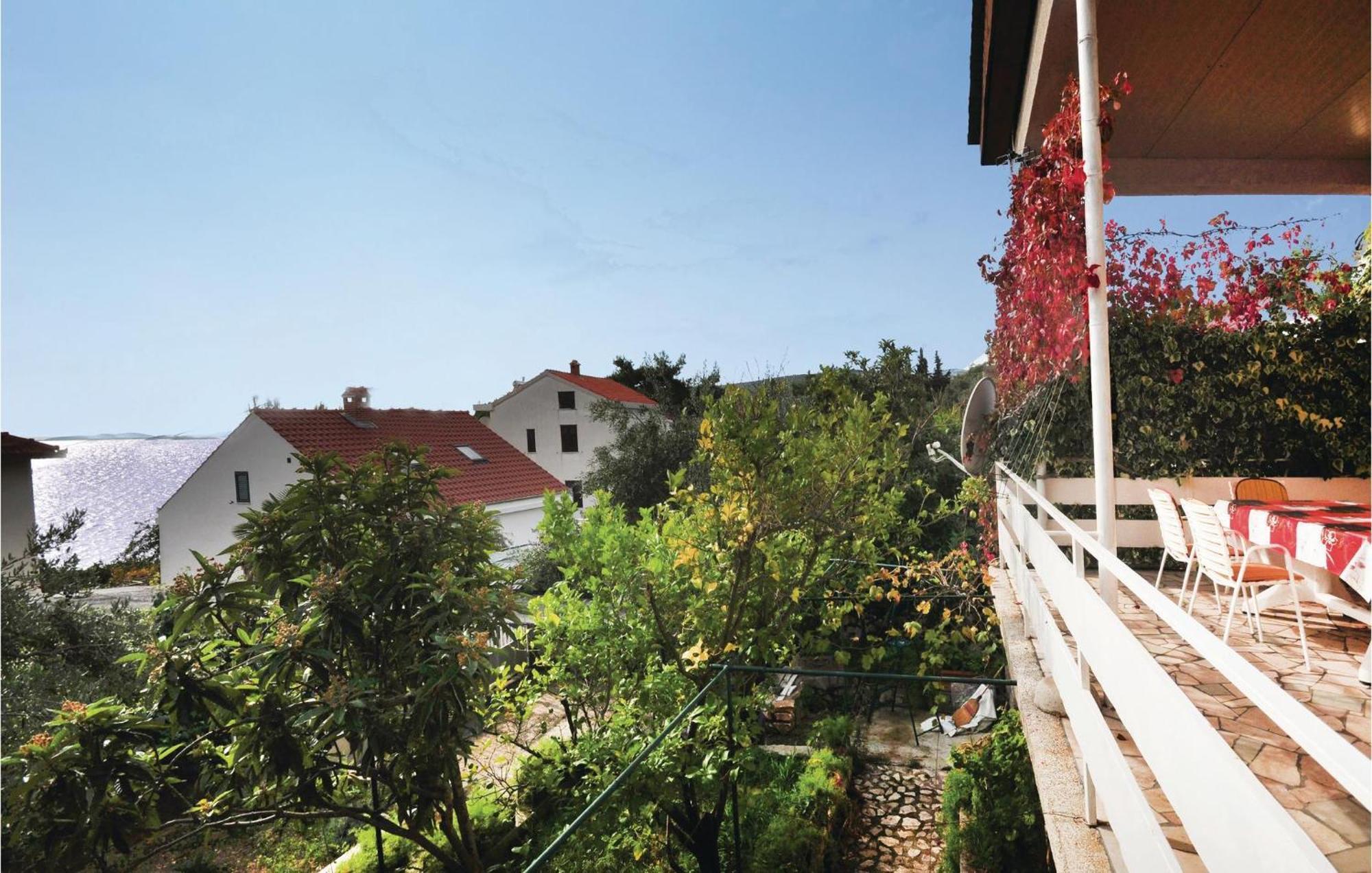 Awesome Home In Seget Vranjica With Wifi エクステリア 写真