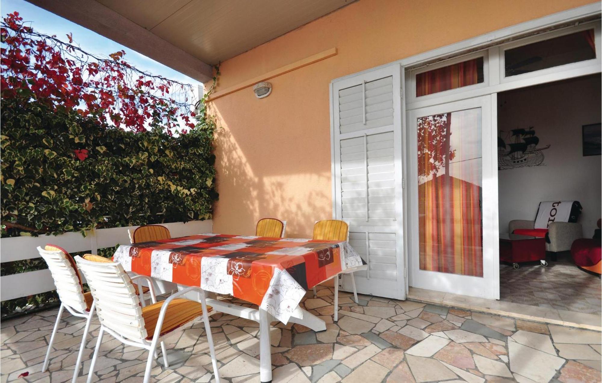 Awesome Home In Seget Vranjica With Wifi エクステリア 写真